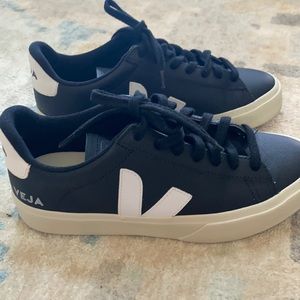 Women’s Veja camp sneakers. Size 8